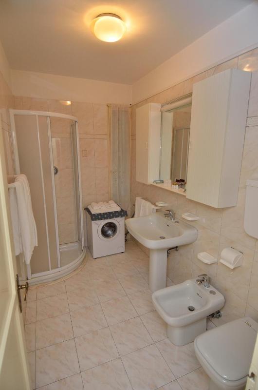 Three-Bedroom Apartment - Salizzada San Lio image 4