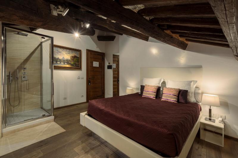 Exclusive Suite with Spa Bath image 4