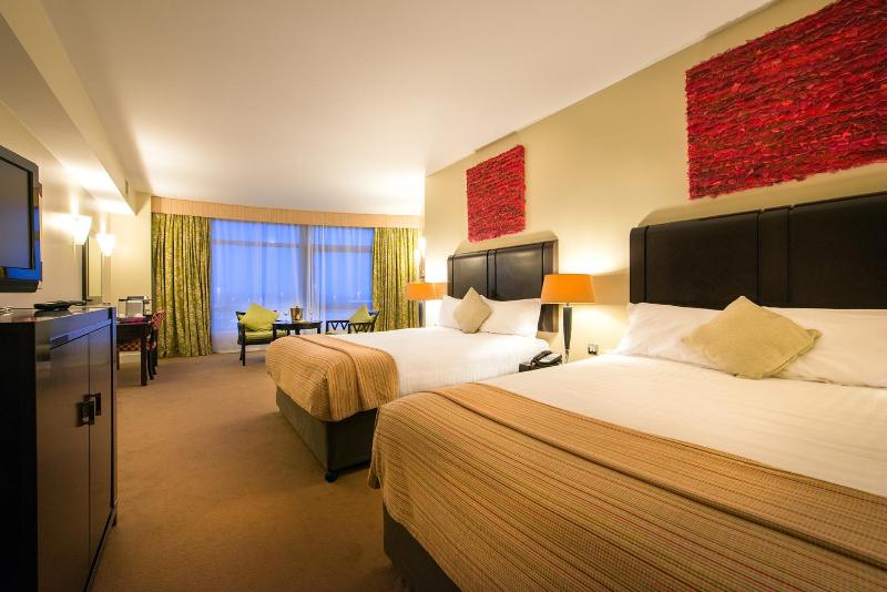 Deluxe Family Room image 1