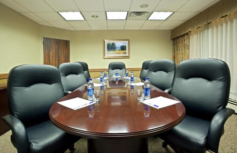 Holiday Inn Express Hotel & Suites Pittsburgh Airport By IHG - image 18