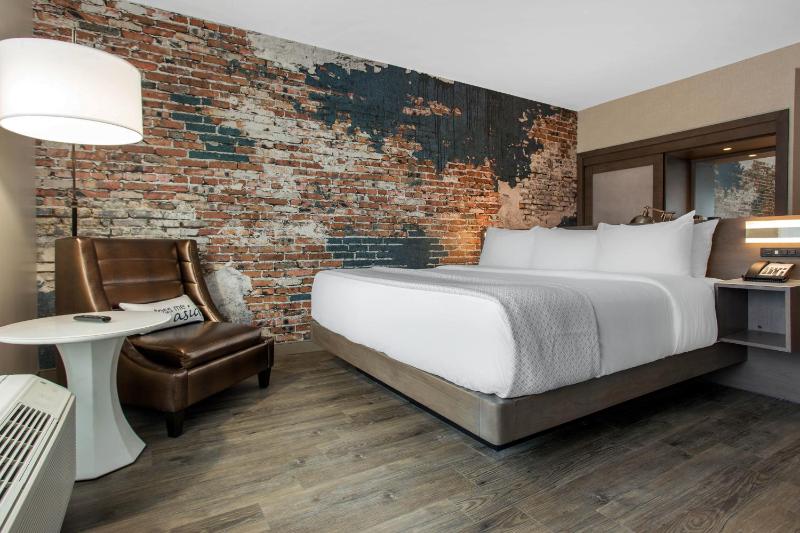 King Guest Room image 1