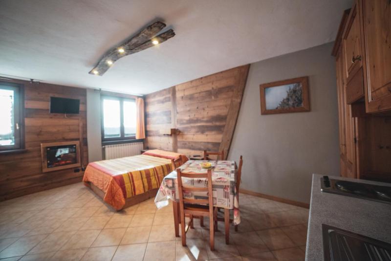 Studio (2 Adults) image 3