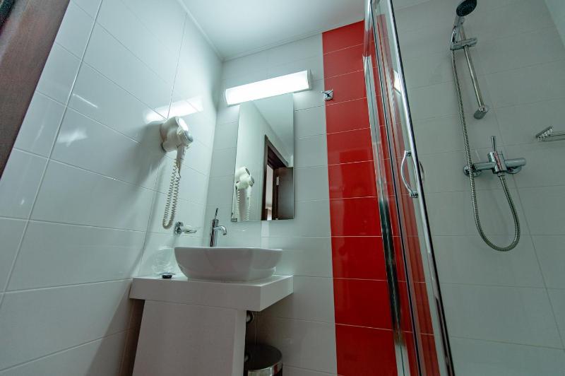 Deluxe Room image 3