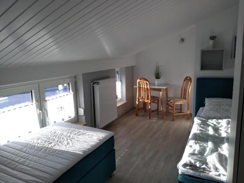 One-Bedroom Apartment image 2