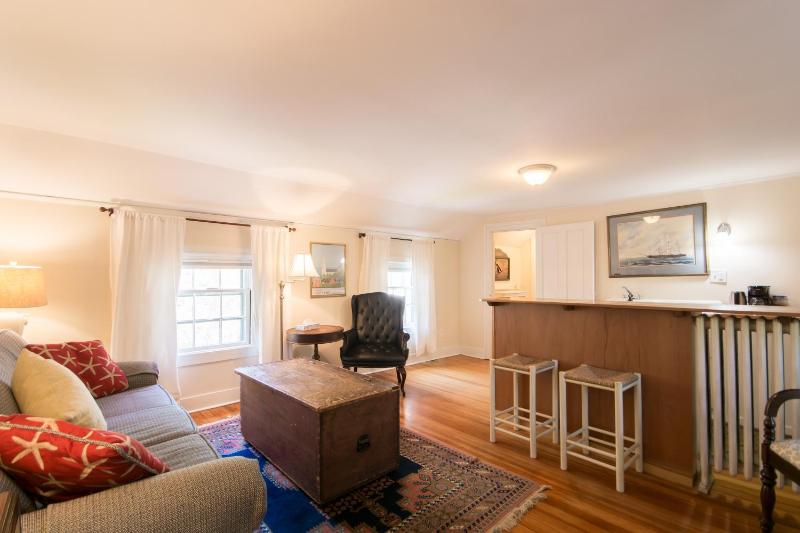 One-Bedroom Apartment image 4
