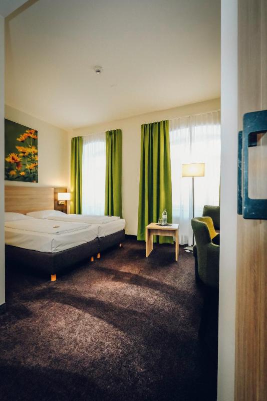 Double Room with Courtyard View image 3