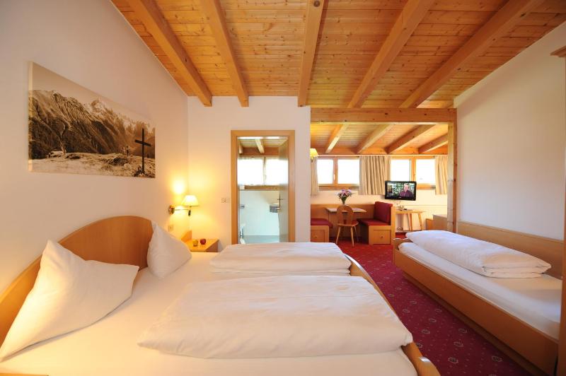 Classic Triple Room image 1