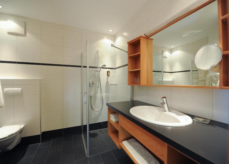 Deluxe Quadruple Room image 2