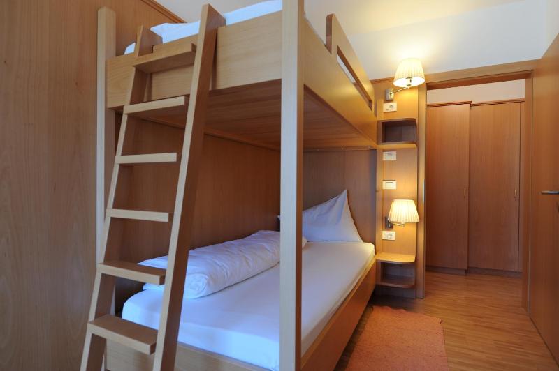 Deluxe Quadruple Room image 3