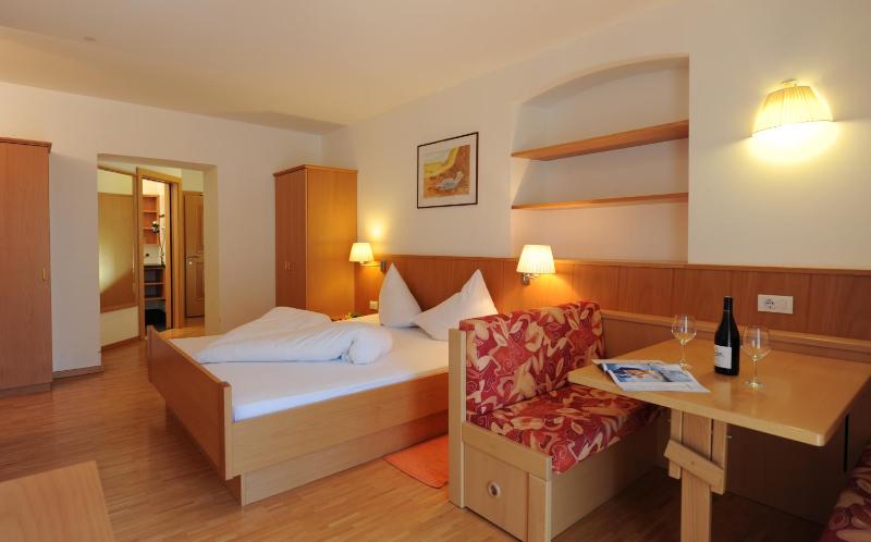 Deluxe Quadruple Room image 4
