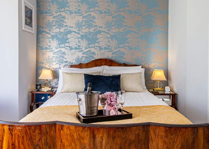 Luxury Double Room image 2