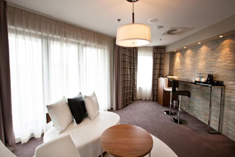 One-Bedroom Suite image 2