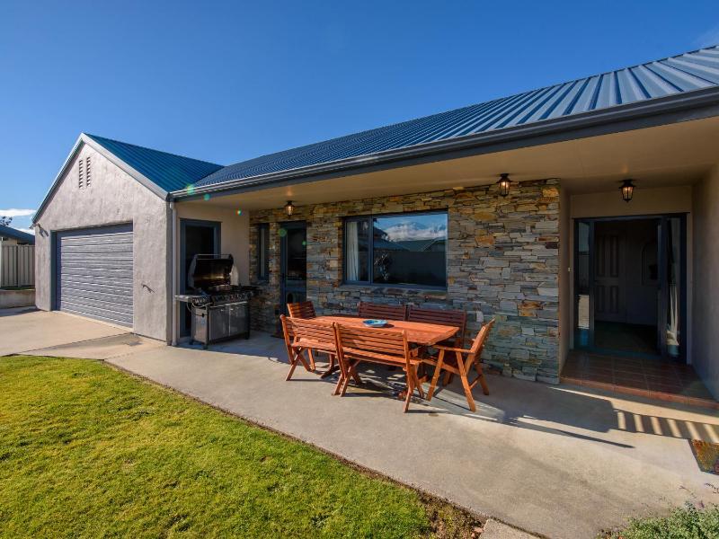 Mount Iron Magic - Wanaka Holiday Home - image 1