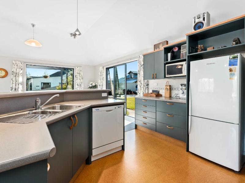 Mount Iron Magic - Wanaka Holiday Home - image 12