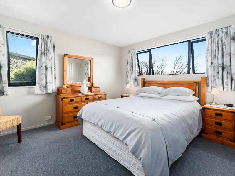 Mount Iron Magic - Wanaka Holiday Home - image 10