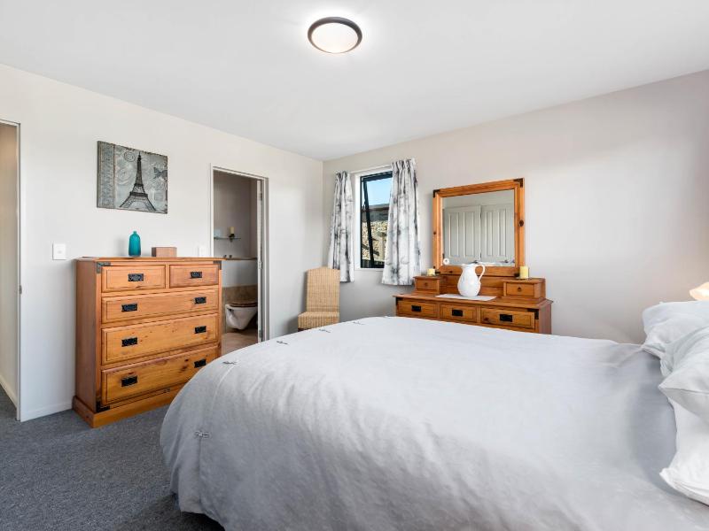 Mount Iron Magic - Wanaka Holiday Home - image 16