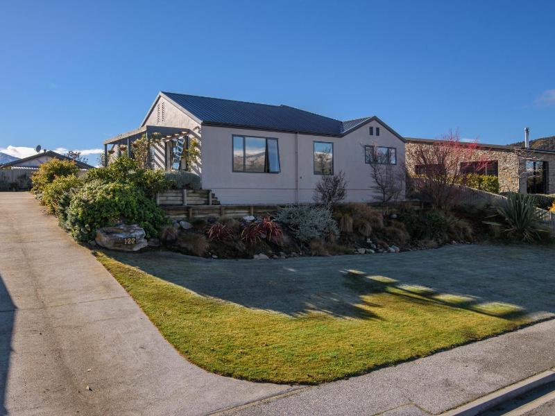 Mount Iron Magic - Wanaka Holiday Home - image 21