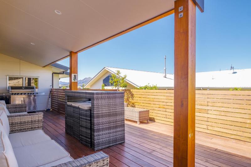 Lakeside Luxury - Wanaka Holiday Home - image 22