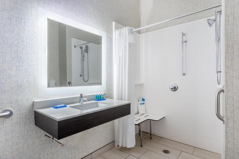 King Room - Disability Access image 3