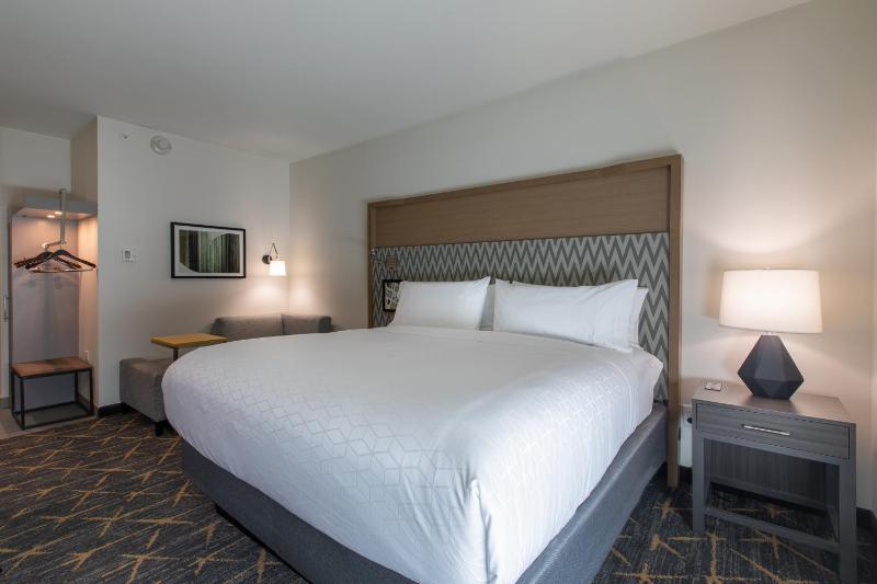 Standard King Room - Non-Smoking  image 3