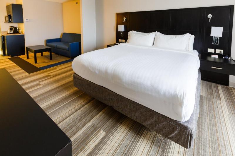 King Suite with Sofa Bed image 2