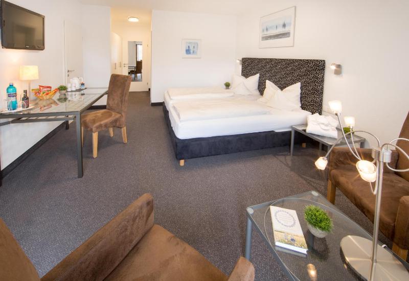 Double Room with Balcony image 3