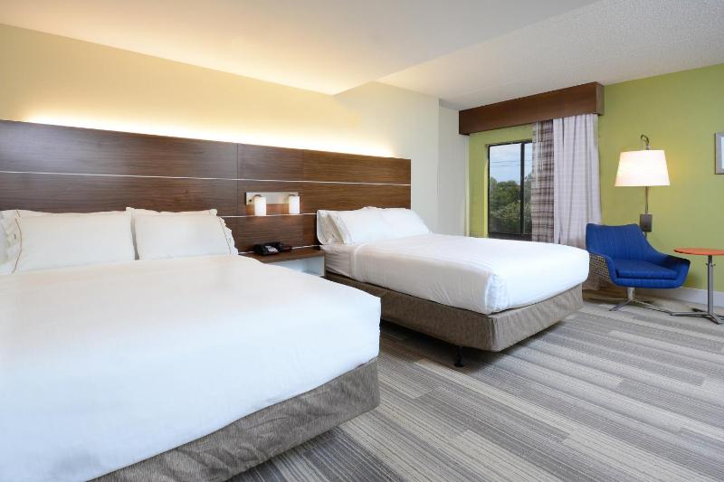 Standard Room with Two Queen Beds image 2