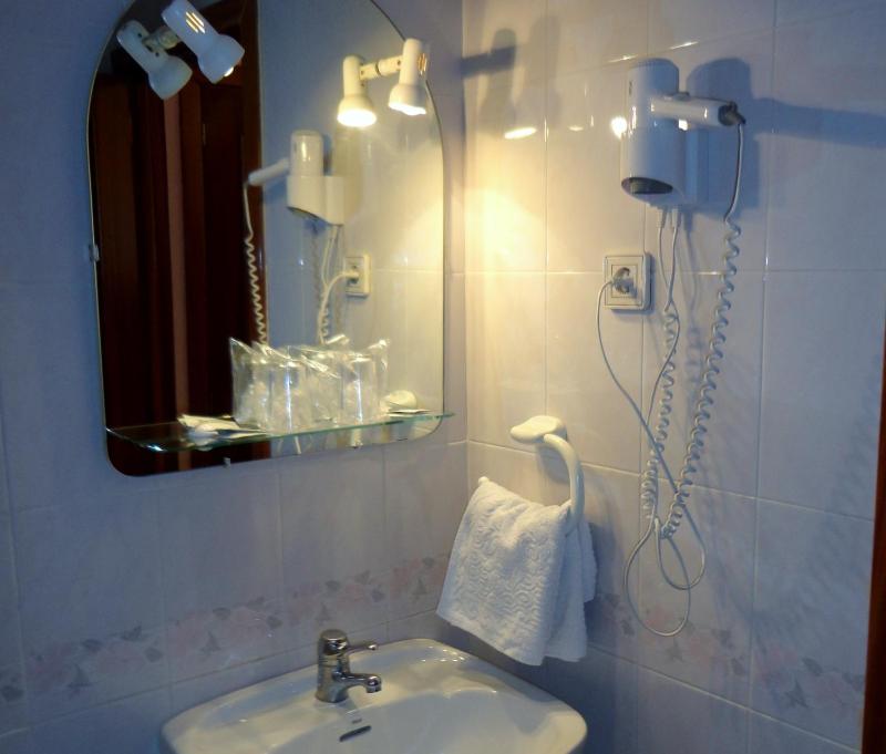 Double or Twin Room image 2
