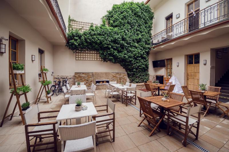 City Residence Apartment Hotel - image 16