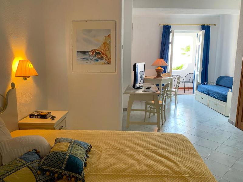 Junior Suite with Balcony image 1