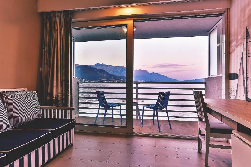 Superior Family Room with Sea View image 4