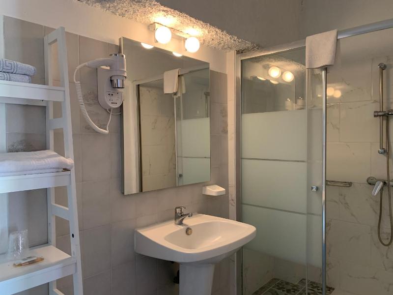 Double Room with Garden View image 2