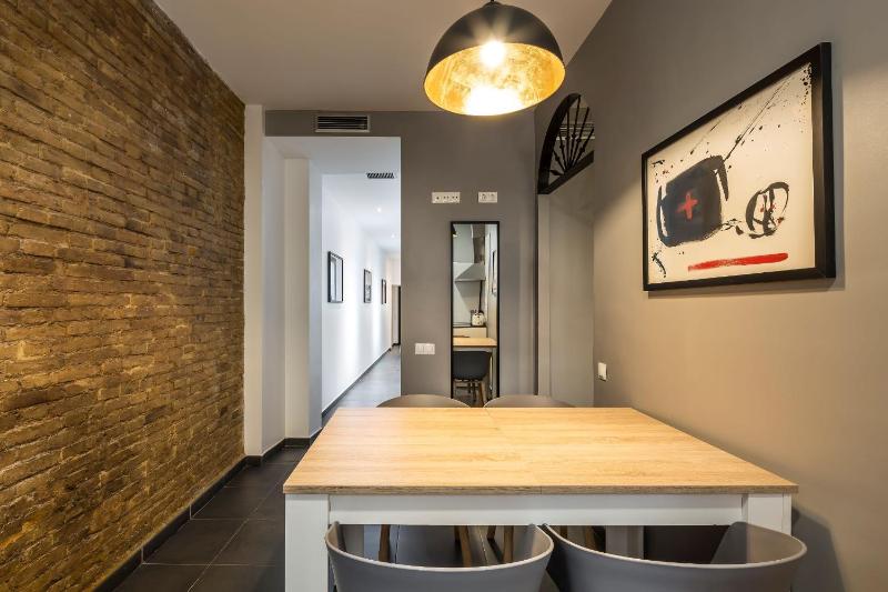 One-Bedroom Apartment image 2