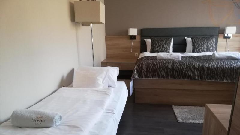 Deluxe Triple Room image 4