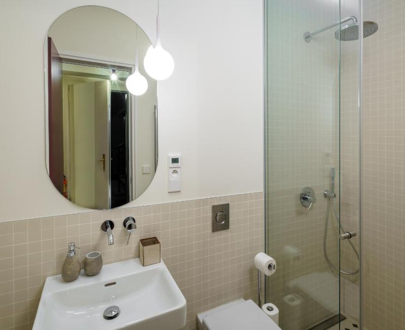 MN6 Luxury Suites by Adrez - image 9