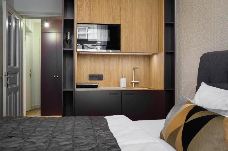 MN6 Luxury Suites by Adrez - image 14
