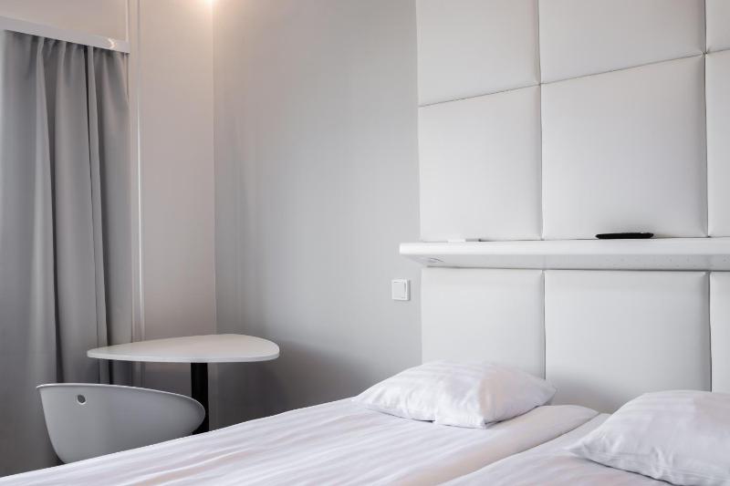 Double Room image 3