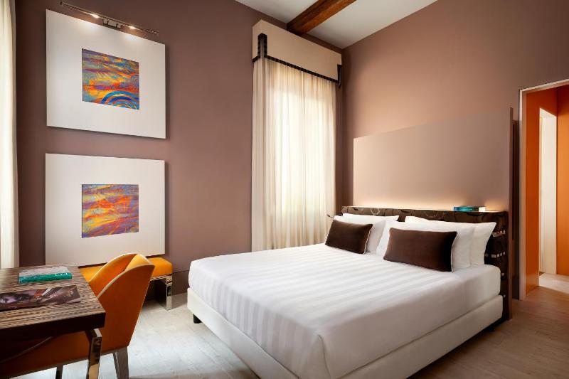 Classic Double or Twin Room image 1