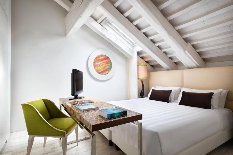 Classic Double or Twin Room image 4