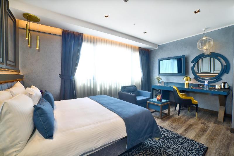 Deluxe Double Room image 2