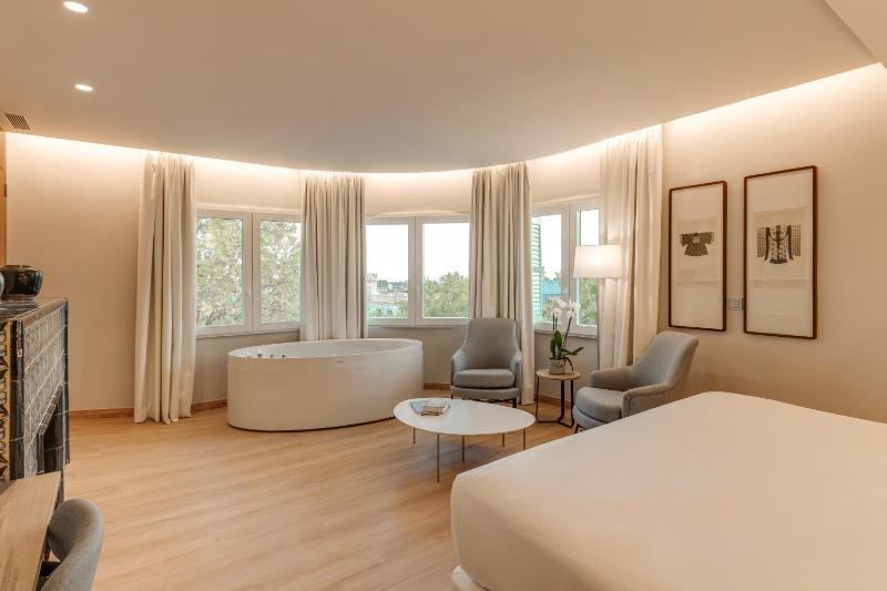 Suite Suite Tibidabo 32 with Hammam, Hydromassage Bathtub and Sauna image 3