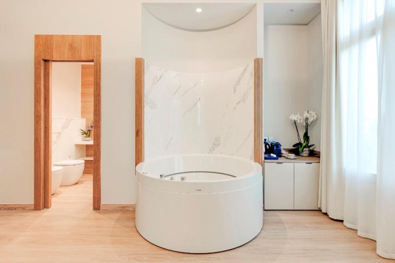 Suite Mirlo with Hammam, Hydromassage Bathtub and Sauna image 3