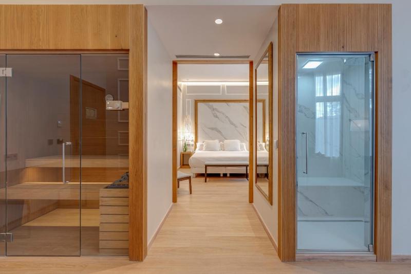 Suite Mirlo with Hammam, Hydromassage Bathtub and Sauna image 4