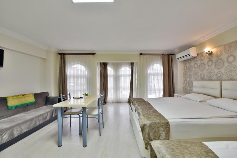 Deluxe Double Room with Balcony image 3