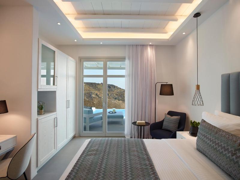 Premium Suite with Private Pool Sea View image 3