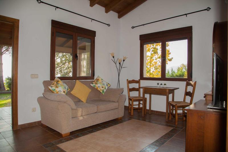 One-Bedroom Cottage image 3