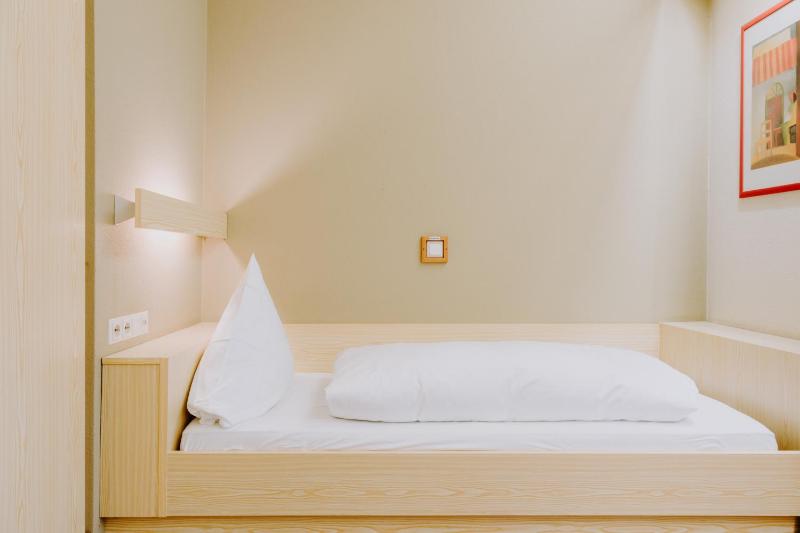 Economy Single Room image 3