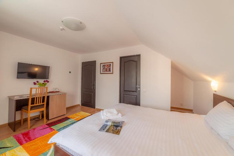 Standard Double Room image 2