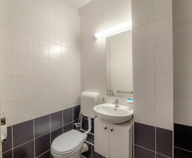 Standard Twin Room image 3