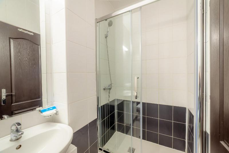 Standard Twin Room image 2